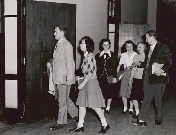 Figure 2: Sophomore students in hallway heading into classroom, 1948.