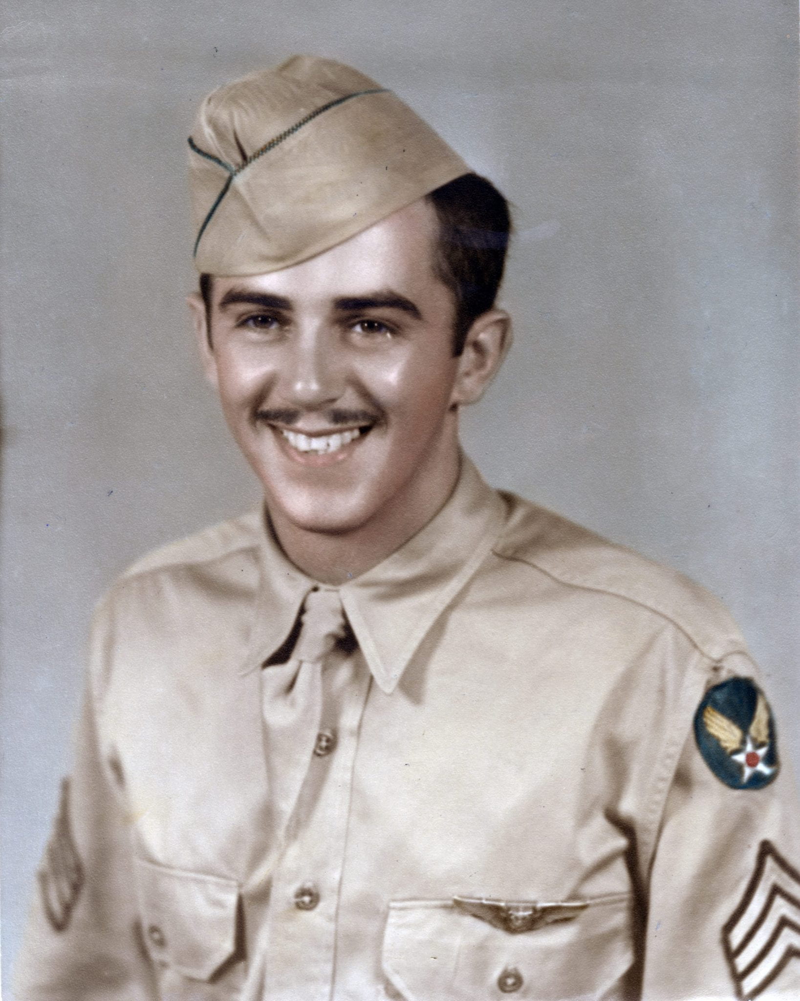 Photo of Wilmer Roland Fowler dressed in U.S. Army Air Corps uniform