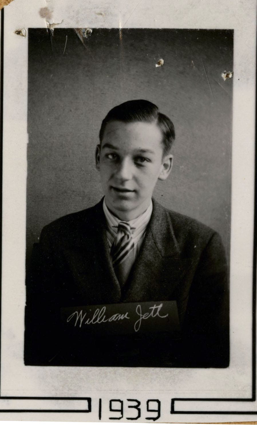 Photo of William Jett with his signature and the year 1939.
